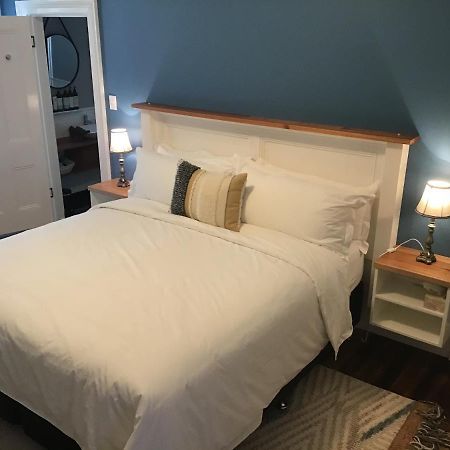 Harrison House Bed & Breakfast สตรอน ภายนอก รูปภาพ