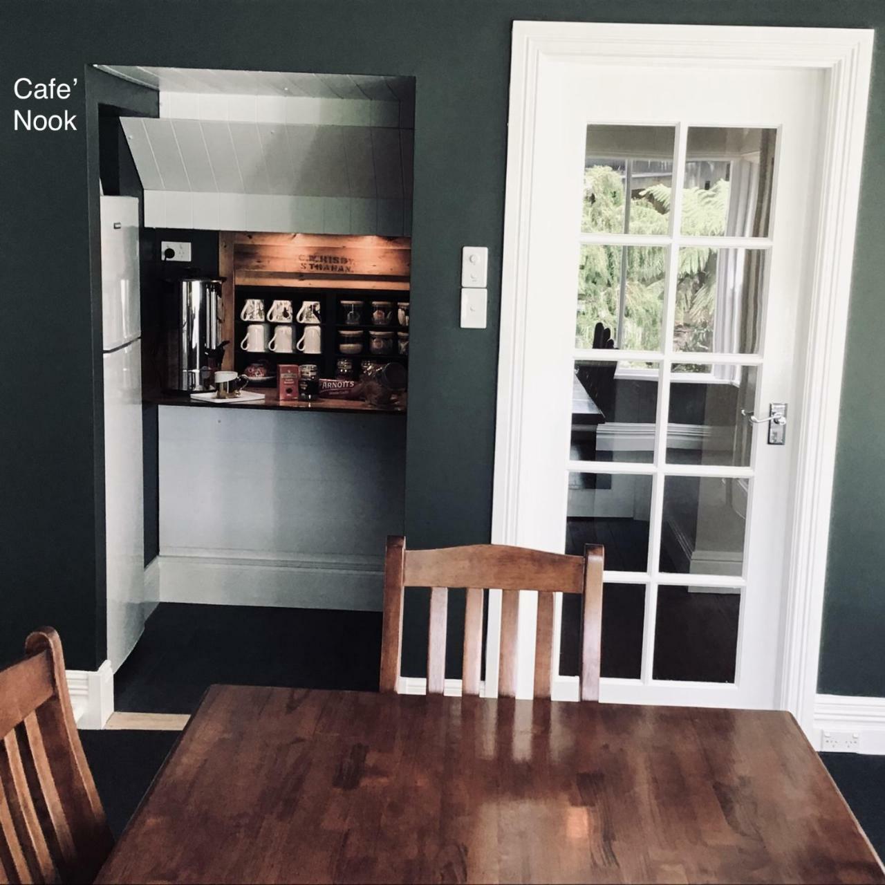 Harrison House Bed & Breakfast สตรอน ภายนอก รูปภาพ