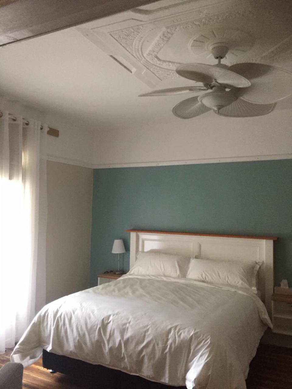 Harrison House Bed & Breakfast สตรอน ภายนอก รูปภาพ