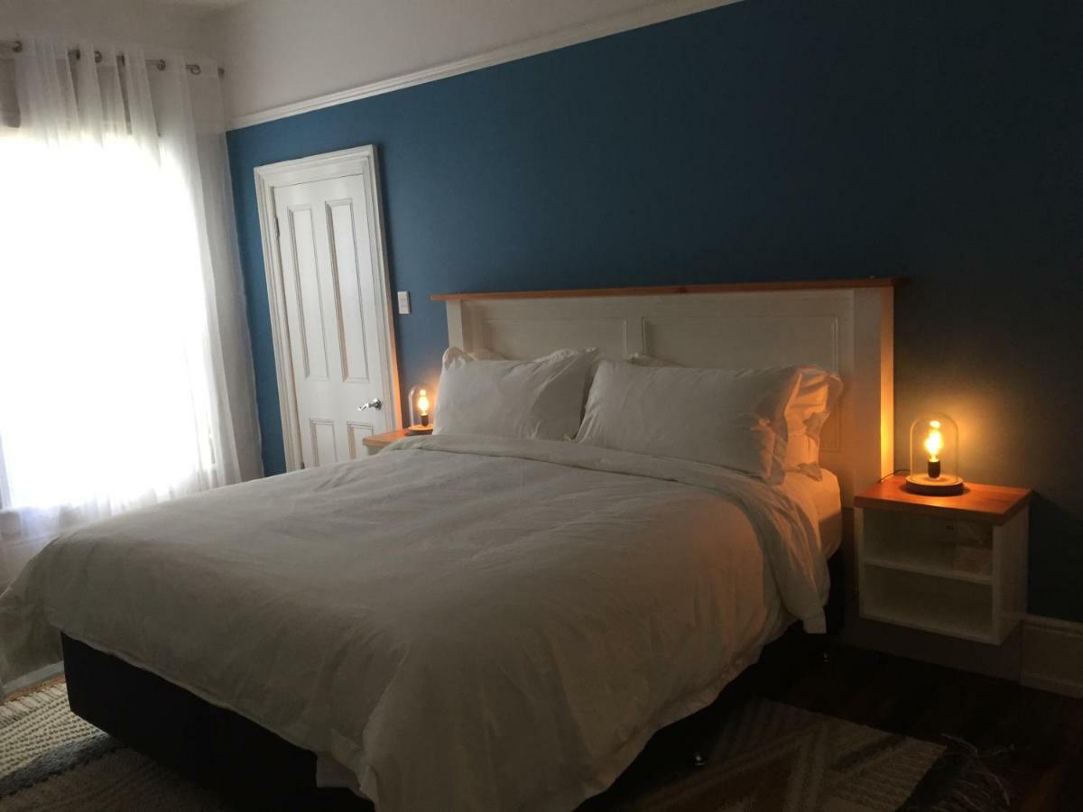 Harrison House Bed & Breakfast สตรอน ภายนอก รูปภาพ