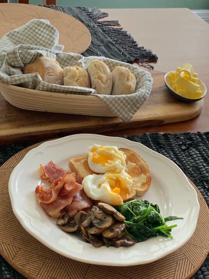 Harrison House Bed & Breakfast สตรอน ภายนอก รูปภาพ