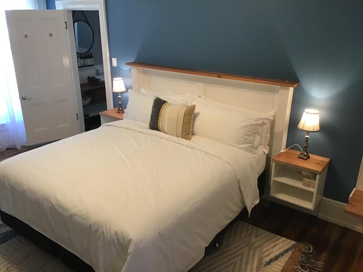 Harrison House Bed & Breakfast สตรอน ภายนอก รูปภาพ