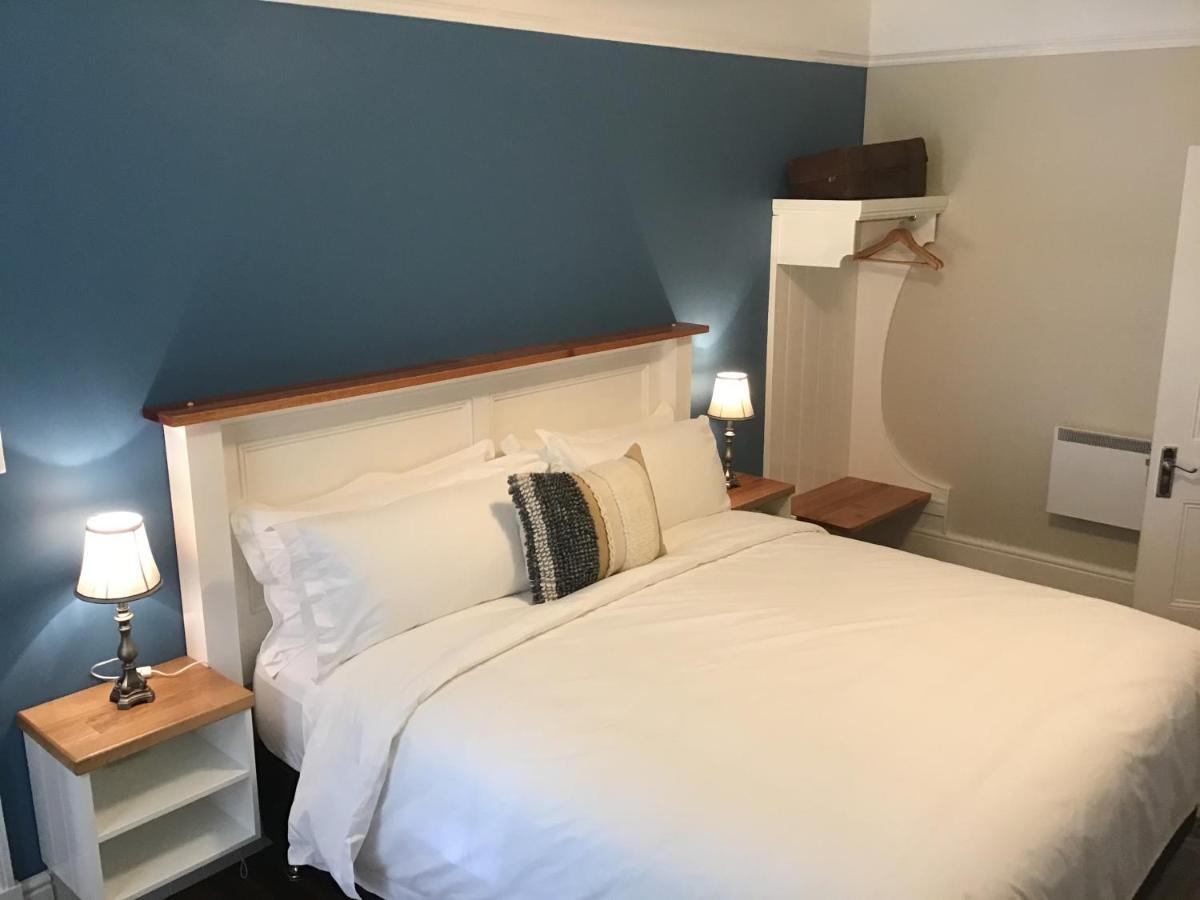 Harrison House Bed & Breakfast สตรอน ภายนอก รูปภาพ