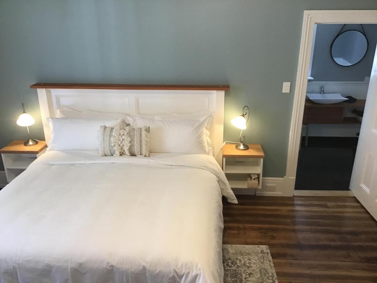 Harrison House Bed & Breakfast สตรอน ภายนอก รูปภาพ