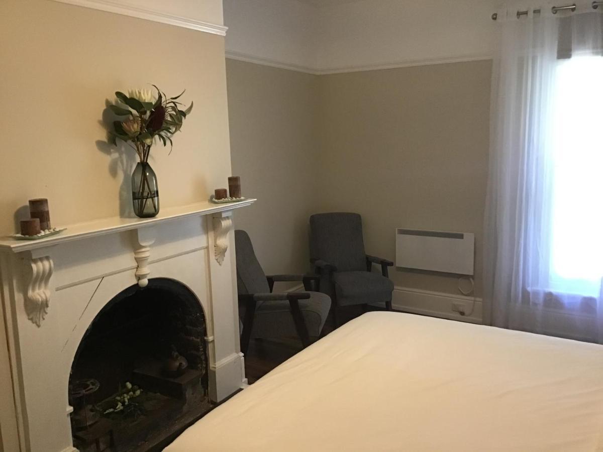 Harrison House Bed & Breakfast สตรอน ภายนอก รูปภาพ